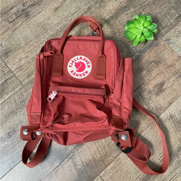 Fjallraven Kanken mini backpack - Picture 2 of 16
